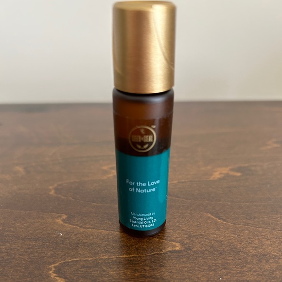 Brand New Young Living Deep Relief Essential Oil Roller - Picture 2 of 4